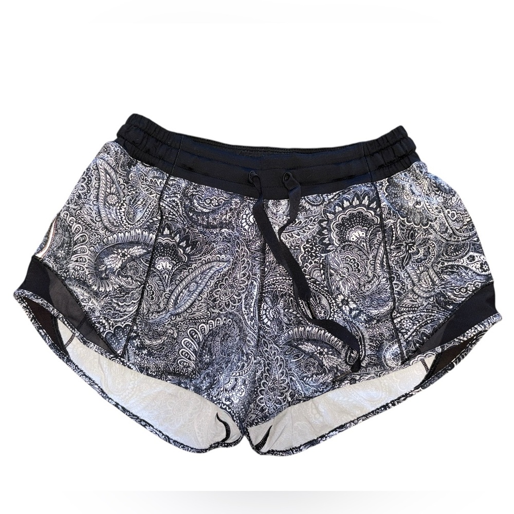 Lululemon Hotty Hot Shorts Paisley Womens 6 Low Rise 4"Inseam